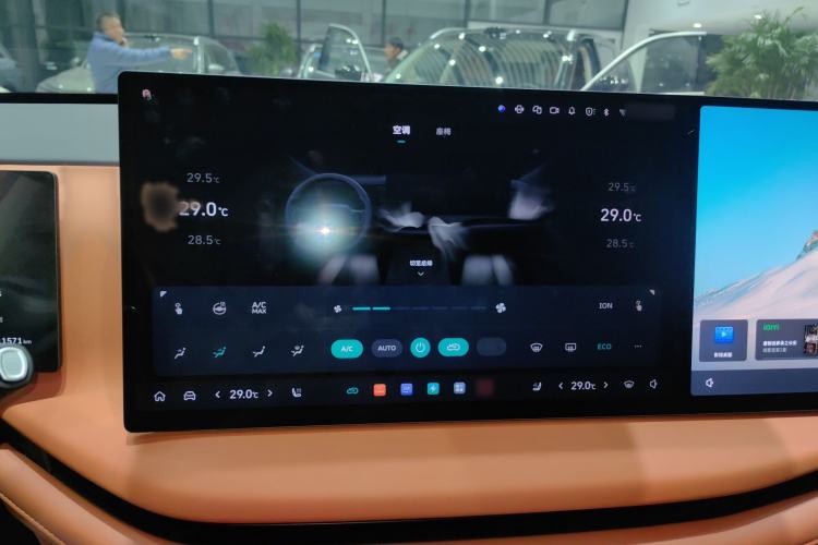Used Wey Lanshan 2025 Four-Wheel Drive Max Audio And AC Panel