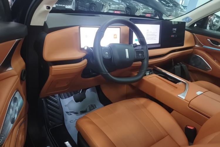 Used Wey Lanshan 2025 Four-Wheel Drive Max Center Console