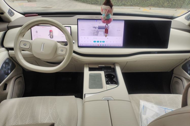 Used Wey Lanshan 2025 Four-Wheel Drive Max Center Console
