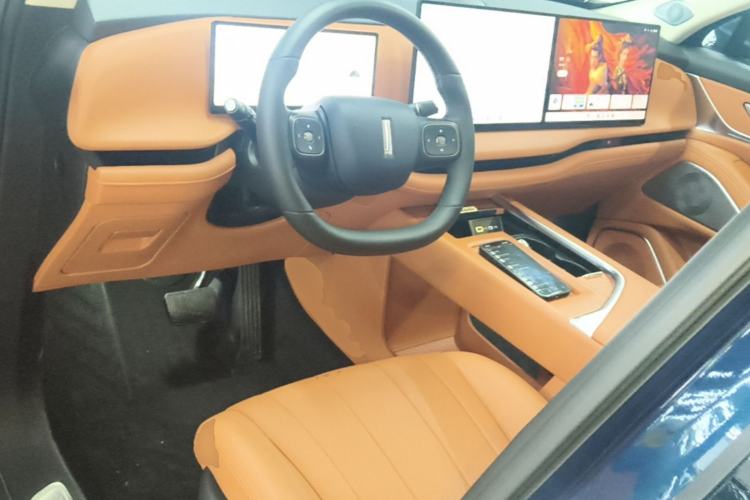 Used Wey Lanshan 2025 Four-Wheel Drive Max Center Console