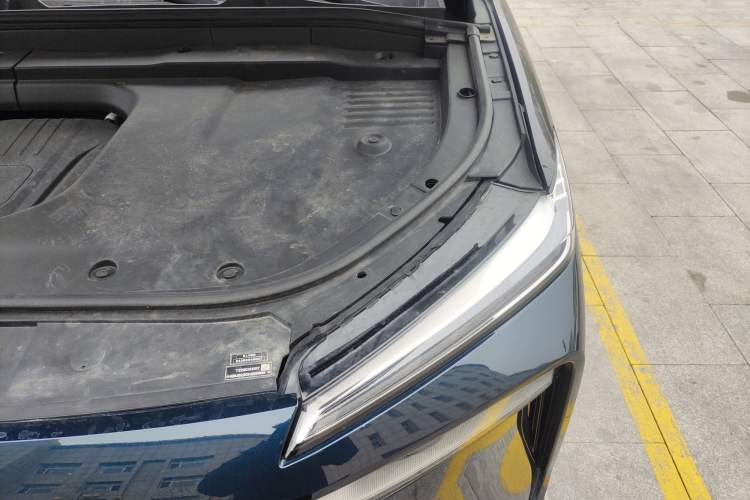 Used Wey Lanshan 2025 Four-Wheel Drive Max Engine Bay Left