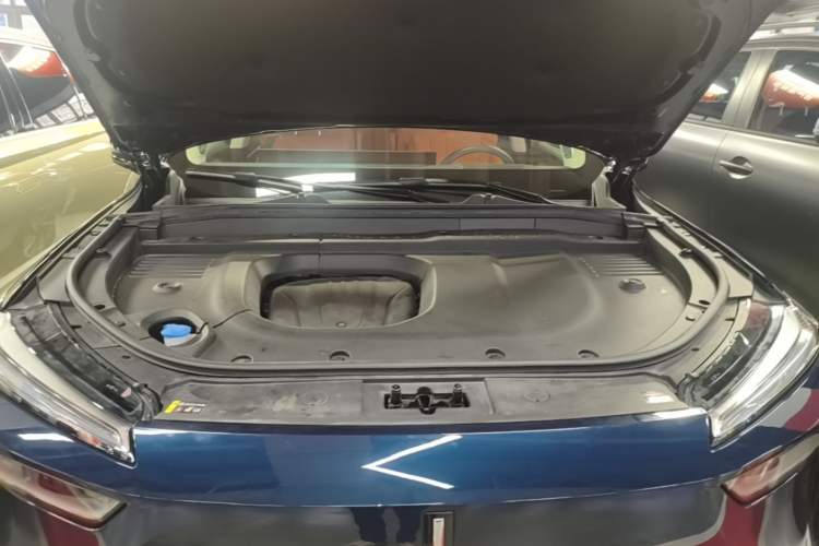 Used Wey Lanshan 2025 Four-Wheel Drive Max Engine Bay