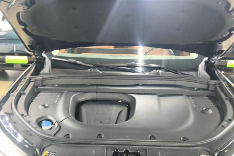 Used Wey Lanshan 2025 Four-Wheel Drive Max Engine Bay