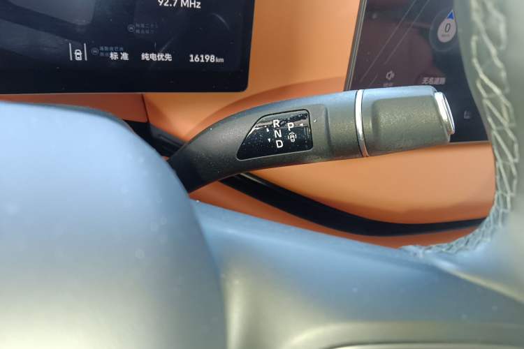 Used Wey Lanshan 2025 Four-Wheel Drive Max Gear Lever