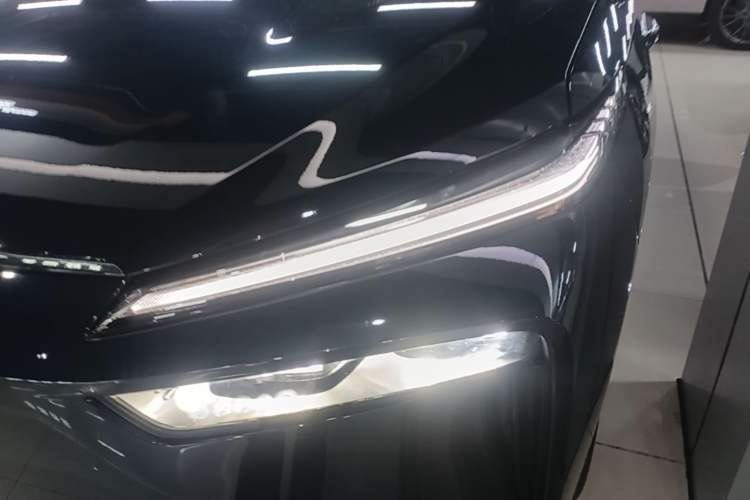 Used Wey Lanshan 2025 Four-Wheel Drive Max Left Front Headlight