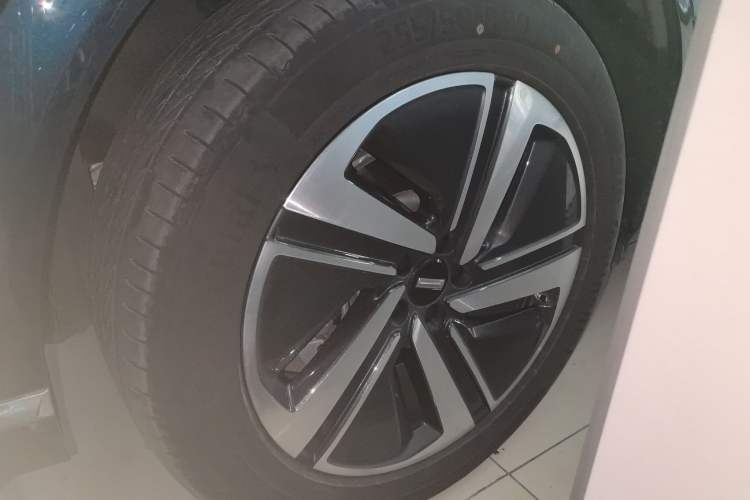 Used Wey Lanshan 2025 Four-Wheel Drive Max Left Front Wheel Hub
