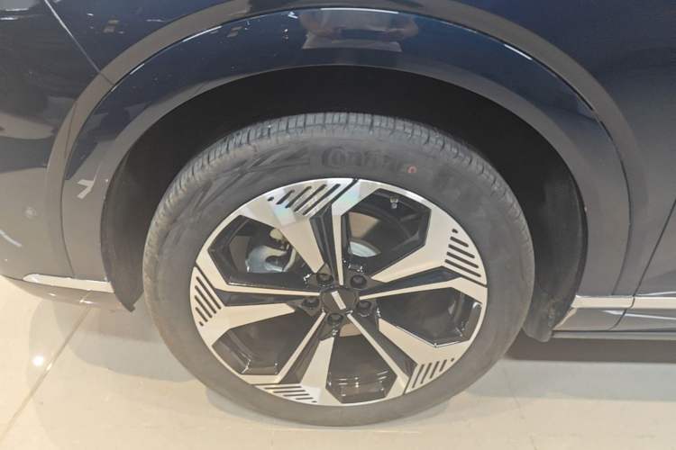 Used Wey Lanshan 2025 Four-Wheel Drive Max Left Front Wheel Hub