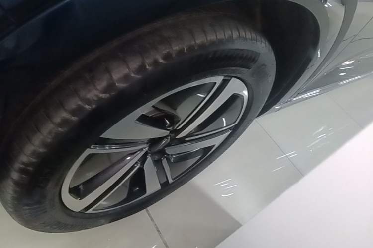 Used Wey Lanshan 2025 Four-Wheel Drive Max Left Front Wheel Hub