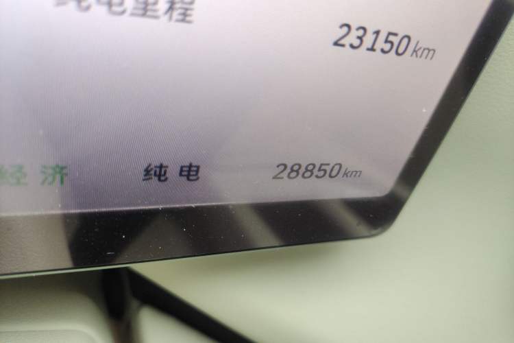 Used Wey Lanshan 2025 Four-Wheel Drive Max Odometer Close Up