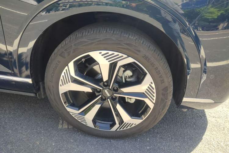 Used Wey Lanshan 2025 Four-Wheel Drive Max Right Front Wheel Hub