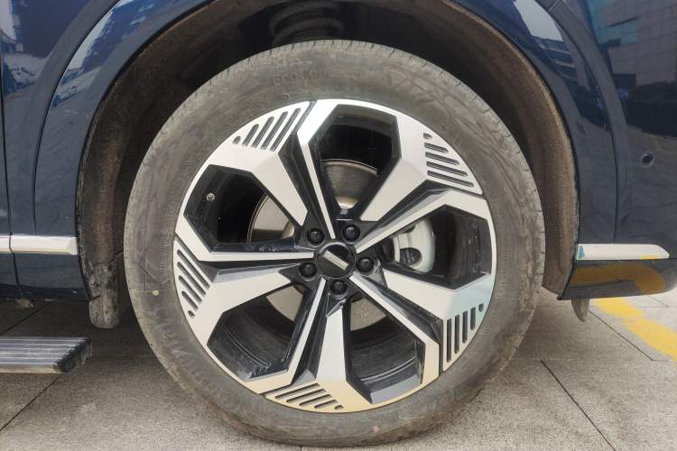 Used Wey Lanshan 2025 Four-Wheel Drive Max Right Front Wheel Hub