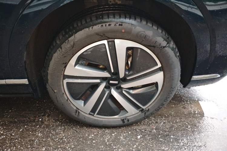 Used Wey Lanshan 2025 Four-Wheel Drive Max Right Front Wheel Hub
