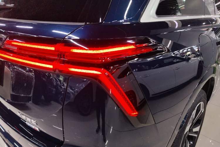 Used Wey Lanshan 2025 Four-Wheel Drive Max Right Rear Taillight