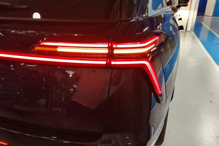 Used Wey Lanshan 2025 Four-Wheel Drive Max Right Rear Taillight