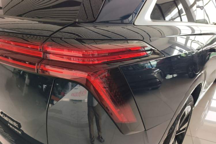 Used Wey Lanshan 2025 Four-Wheel Drive Ultra Right Rear Taillight