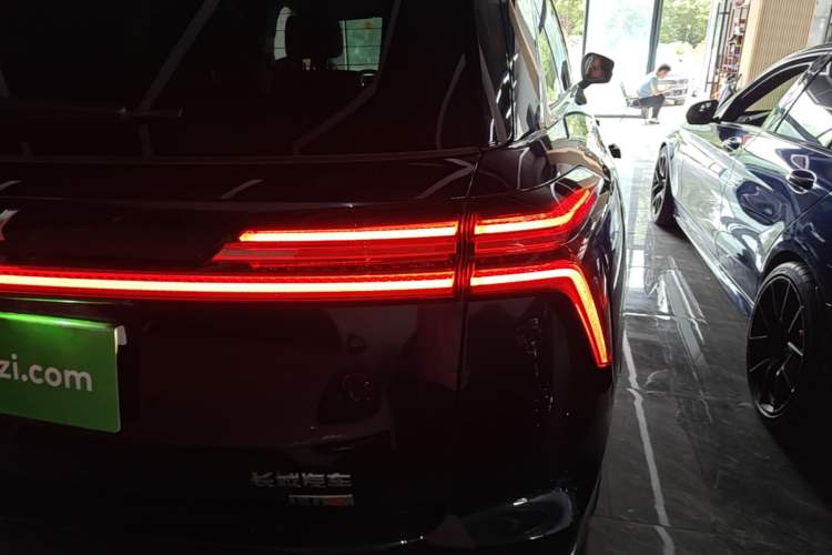 Used Wey Lanshan 2025 Four-Wheel Drive Max Right Rear Taillight