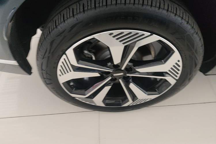 Used Wey Lanshan 2025 Four-Wheel Drive Max Right Rear Wheel Hub