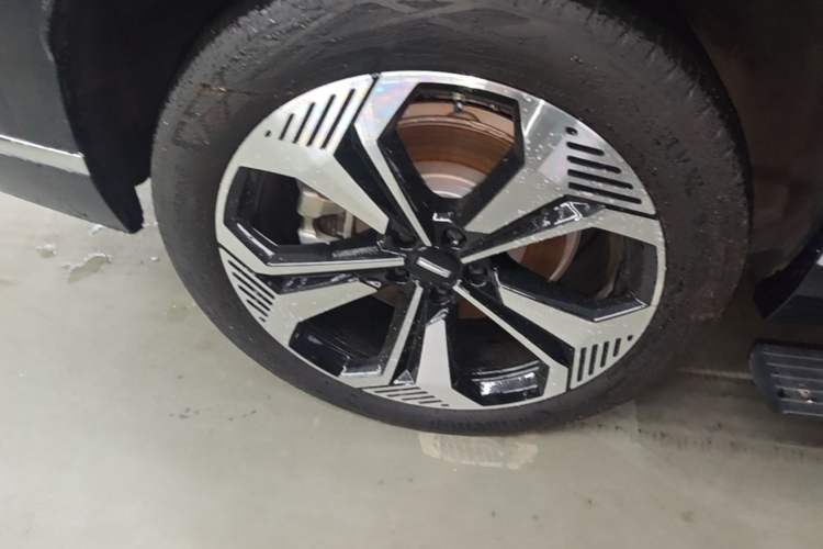 Used Wey Lanshan 2025 Four-Wheel Drive Max Right Rear Wheel Hub