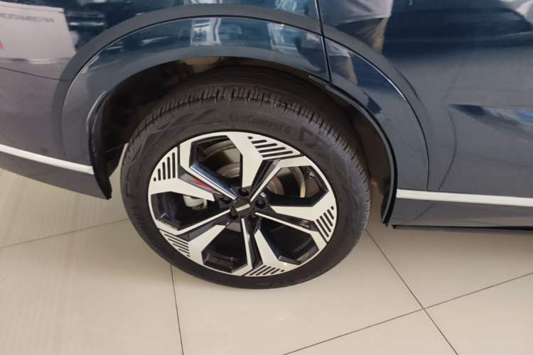 Used Wey Lanshan 2025 Four-Wheel Drive Ultra Right Rear Wheel Hub