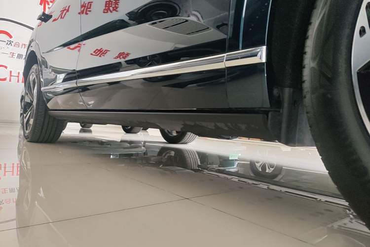 Used Wey Lanshan 2025 Four-Wheel Drive Max Right Side Sill