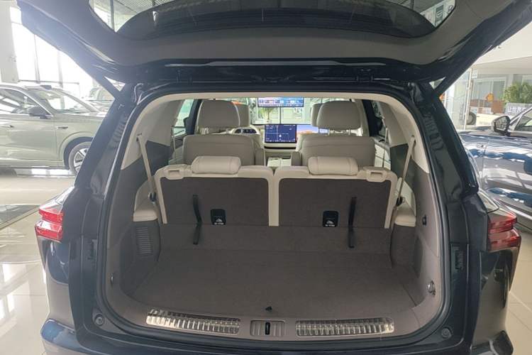 Used Wey Lanshan 2025 Four-Wheel Drive Max Trunk