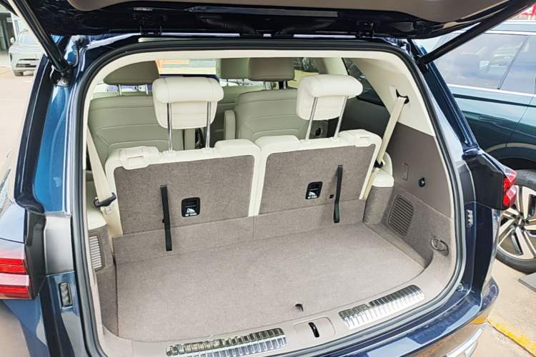 Used Wey Lanshan 2025 Four-Wheel Drive Max Trunk