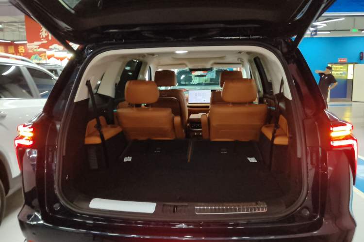 Used Wey Lanshan 2025 Four-Wheel Drive Max Trunk