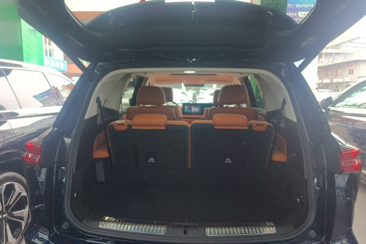 Used Wey Lanshan 2025 Four-Wheel Drive Max Trunk