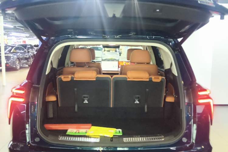 Used Wey Lanshan 2025 Four-Wheel Drive Max Trunk