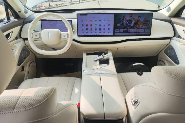 Used Wey Lanshan 2025 Four-Wheel Drive Max Center Console