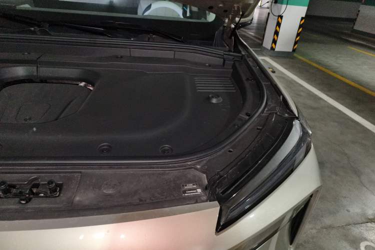 Used Wey Lanshan 2025 Four-Wheel Drive Max Engine Bay Left