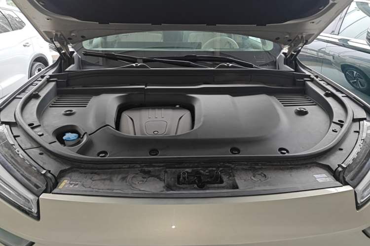 Used Wey Lanshan 2025 Four-Wheel Drive Max Engine Bay