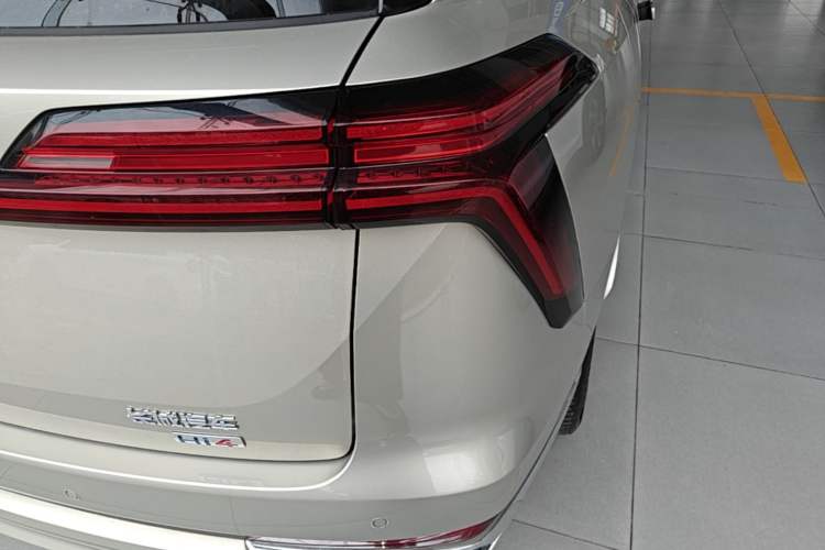 Used Wey Lanshan 2025 Four-Wheel Drive Max Right Rear Taillight