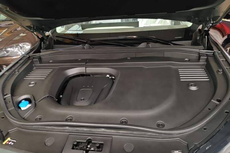 Used Wey Lanshan 2025 Four-Wheel Drive Max Engine Bay