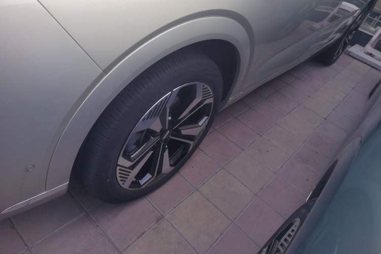 Used Wey Lanshan 2025 Four-Wheel Drive Max Left Front Wheel Hub