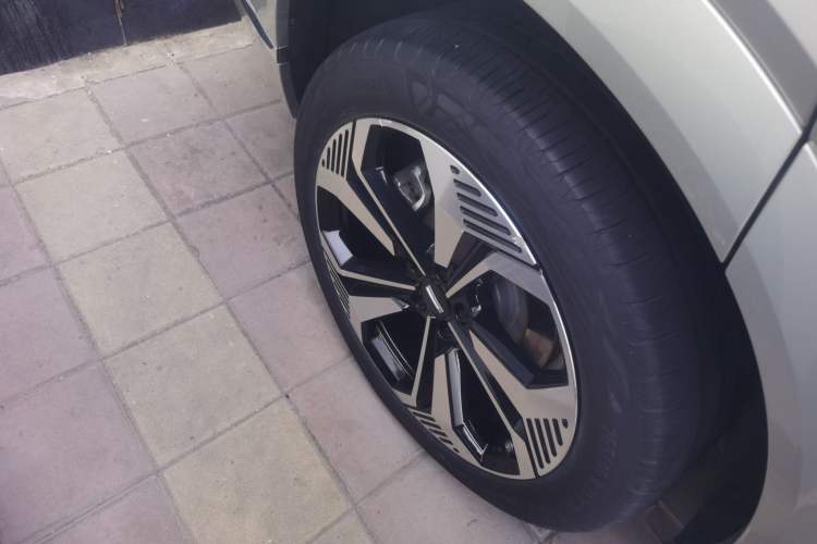 Used Wey Lanshan 2025 Four-Wheel Drive Max Right Rear Wheel Hub