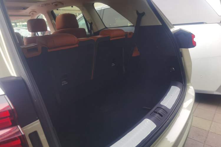 Used Wey Lanshan 2025 Four-Wheel Drive Max Trunk
