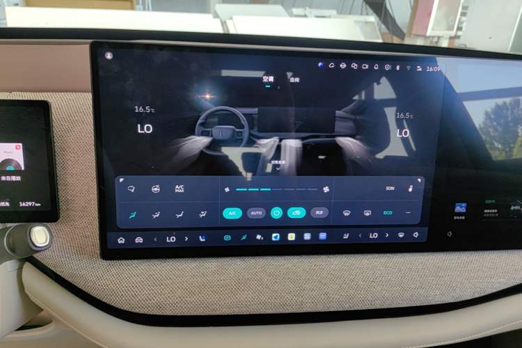 Used Wey Lanshan 2025 Four-Wheel Drive Ultra Audio And AC Panel
