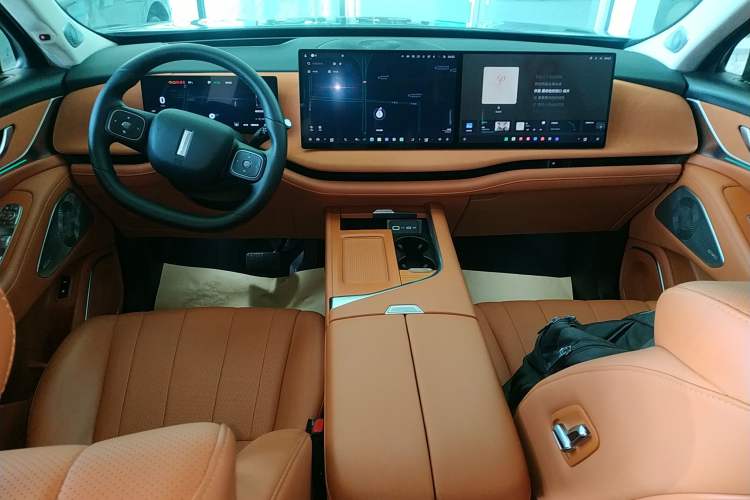 Used Wey Lanshan 2025 Four-Wheel Drive Ultra Audio And AC Panel