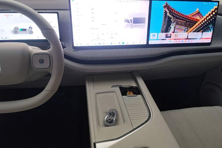 Used Wey Lanshan 2025 Four-Wheel Drive Ultra Audio And AC Panel