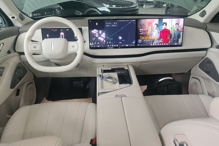 Used Wey Lanshan 2025 Four-Wheel Drive Max Center Console