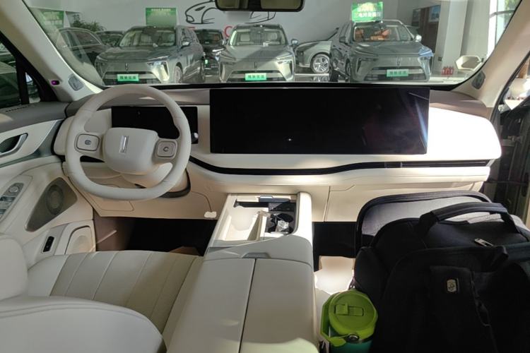 Used Wey Lanshan 2025 Four-Wheel Drive Max Center Console