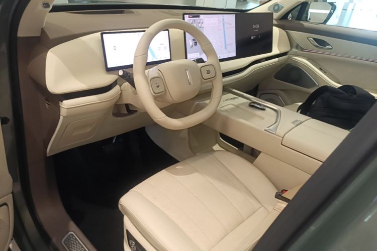 Used Wey Lanshan 2025 Four-Wheel Drive Max Center Console