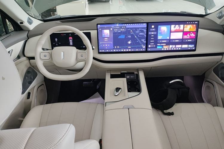 Used Wey Lanshan 2025 Four-Wheel Drive Max Center Console