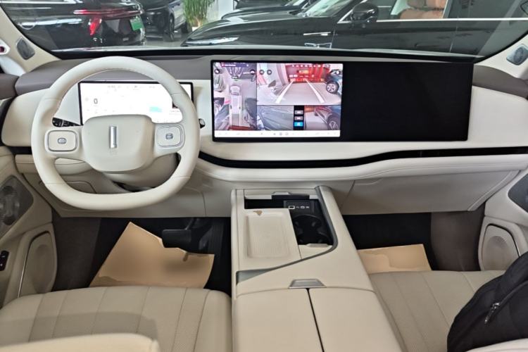 Used Wey Lanshan 2025 Four-Wheel Drive Max Center Console