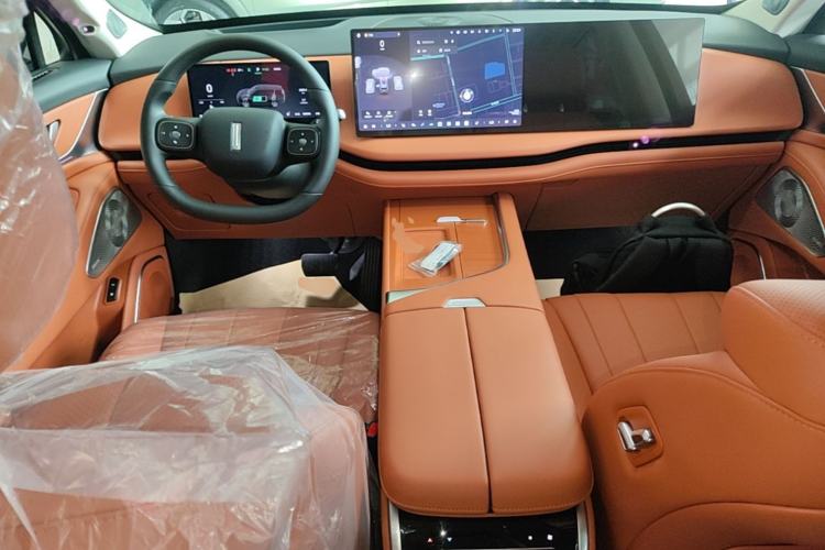 Used Wey Lanshan 2025 Four-Wheel Drive Max Center Console