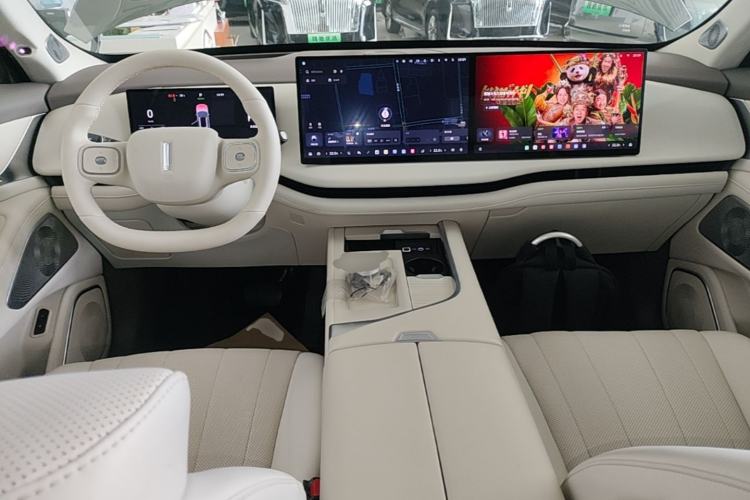 Used Wey Lanshan 2025 Four-Wheel Drive Max Center Console