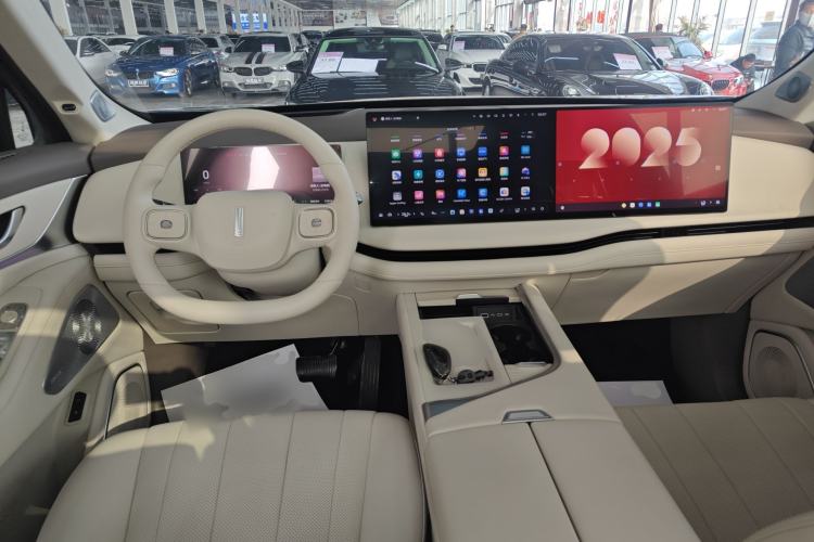 Used Wey Lanshan 2025 Four-Wheel Drive Max Center Console