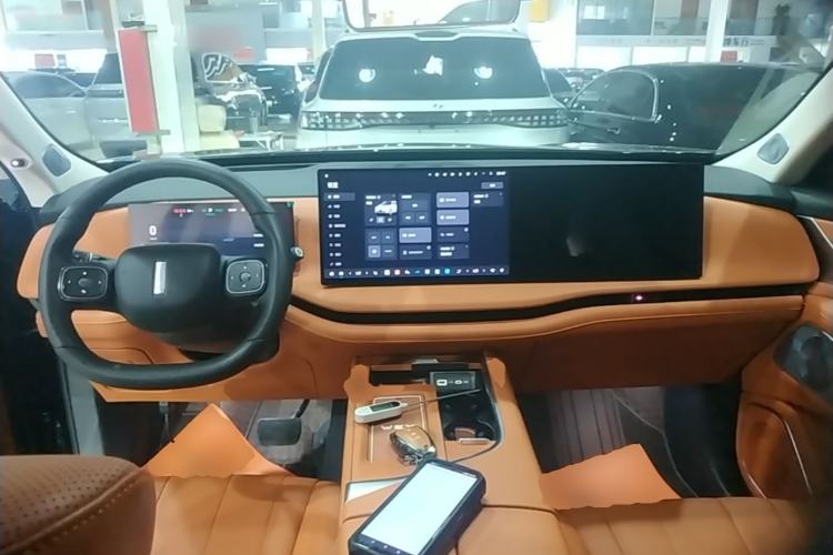 Used Wey Lanshan 2025 Four-Wheel Drive Max Center Console