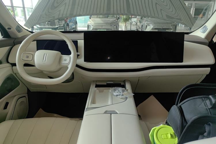 Used Wey Lanshan 2025 Four-Wheel Drive Max Center Console